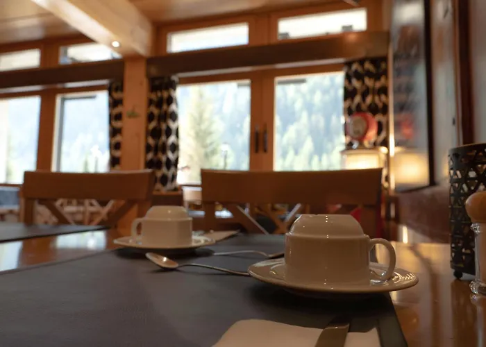 Hotel Cristal - Swiss Riders Lodge Grimentz